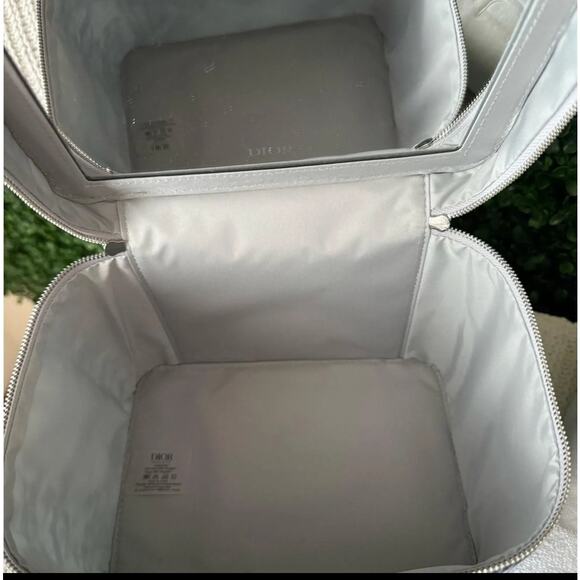 Dior Around the World Towel and Vanity Set - Picture 8 of 8